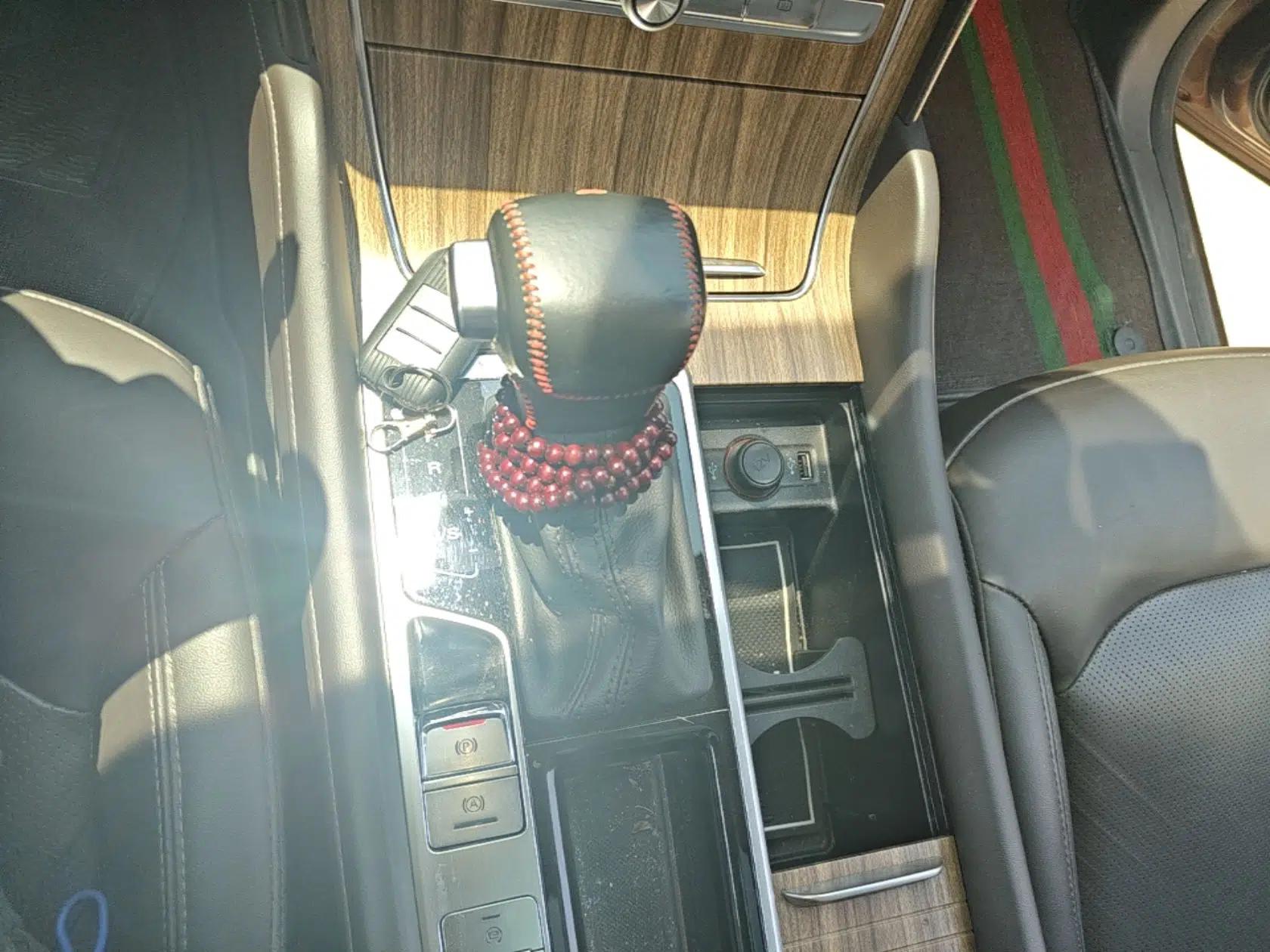 Roewe RX8 2018 30T Smart Connectivity Two-Wheel Drive Flagship Edition — миниатюра 17