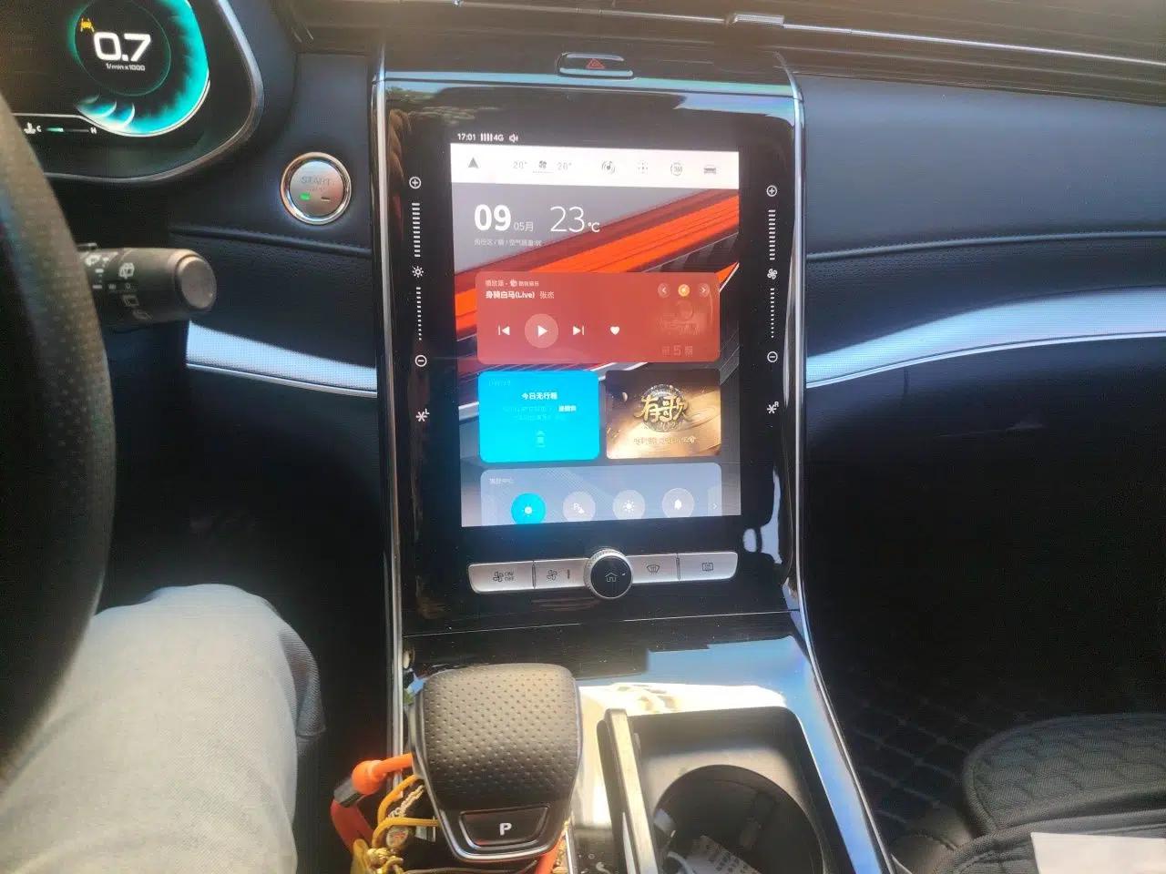 Roewe RX5 MAX 2019 400TGI Automatic Smart Cabin Flagship Edition — миниатюра 14