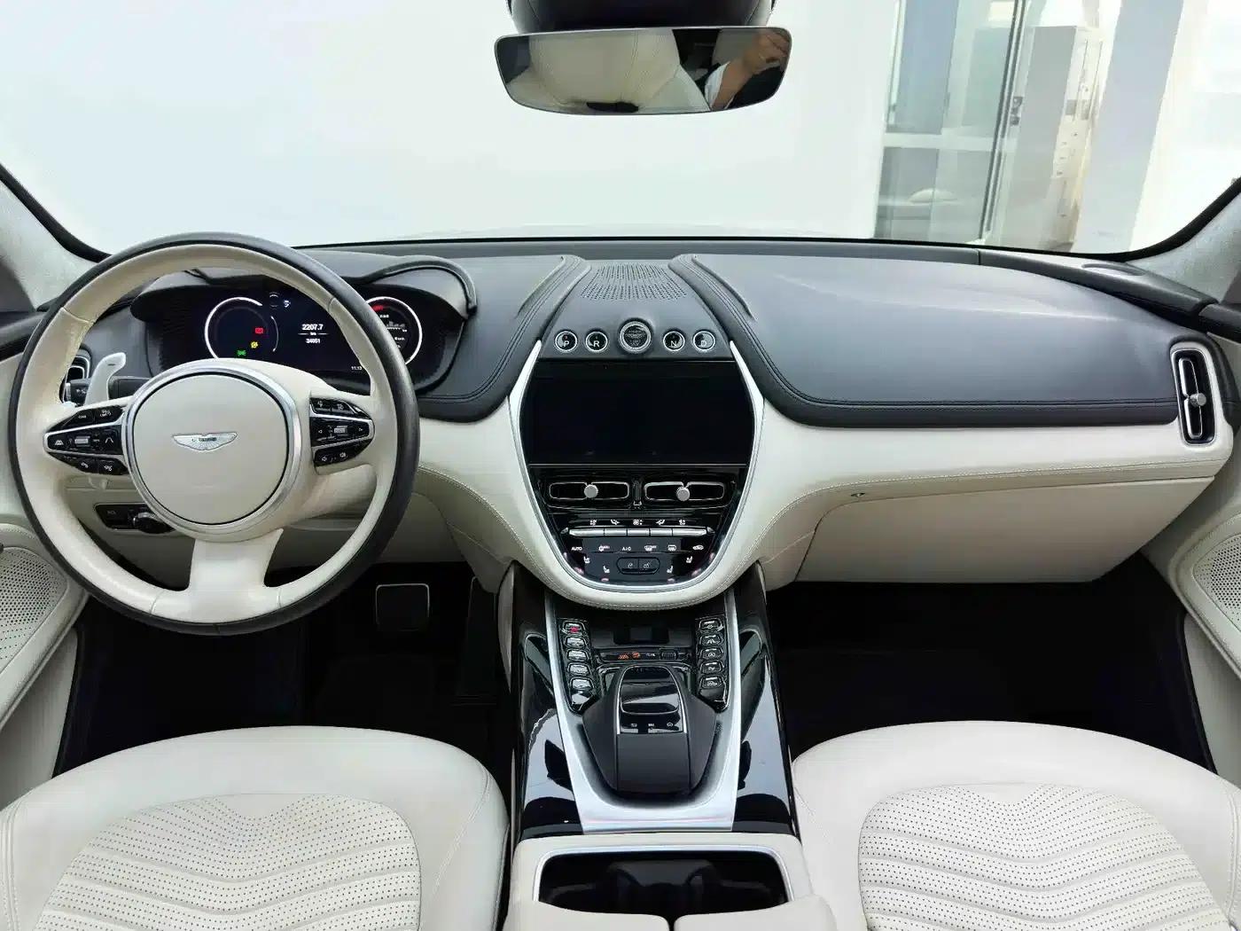 Aston Martin DBX 2020 4.0T V8 — миниатюра 17