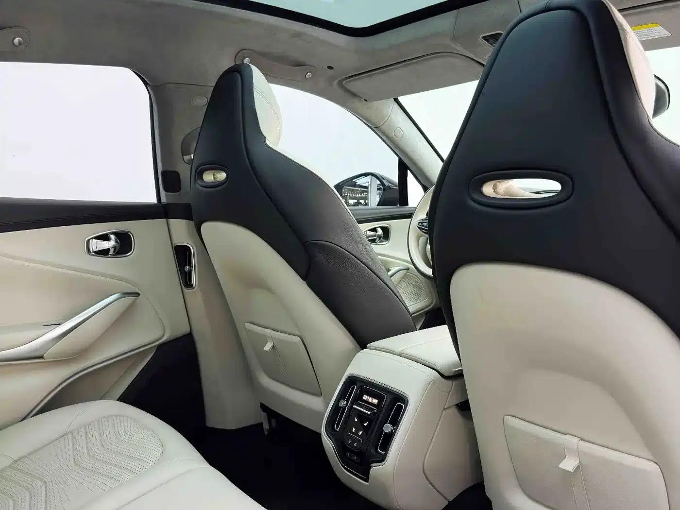 Aston Martin DBX 2020 4.0T V8 — миниатюра 19