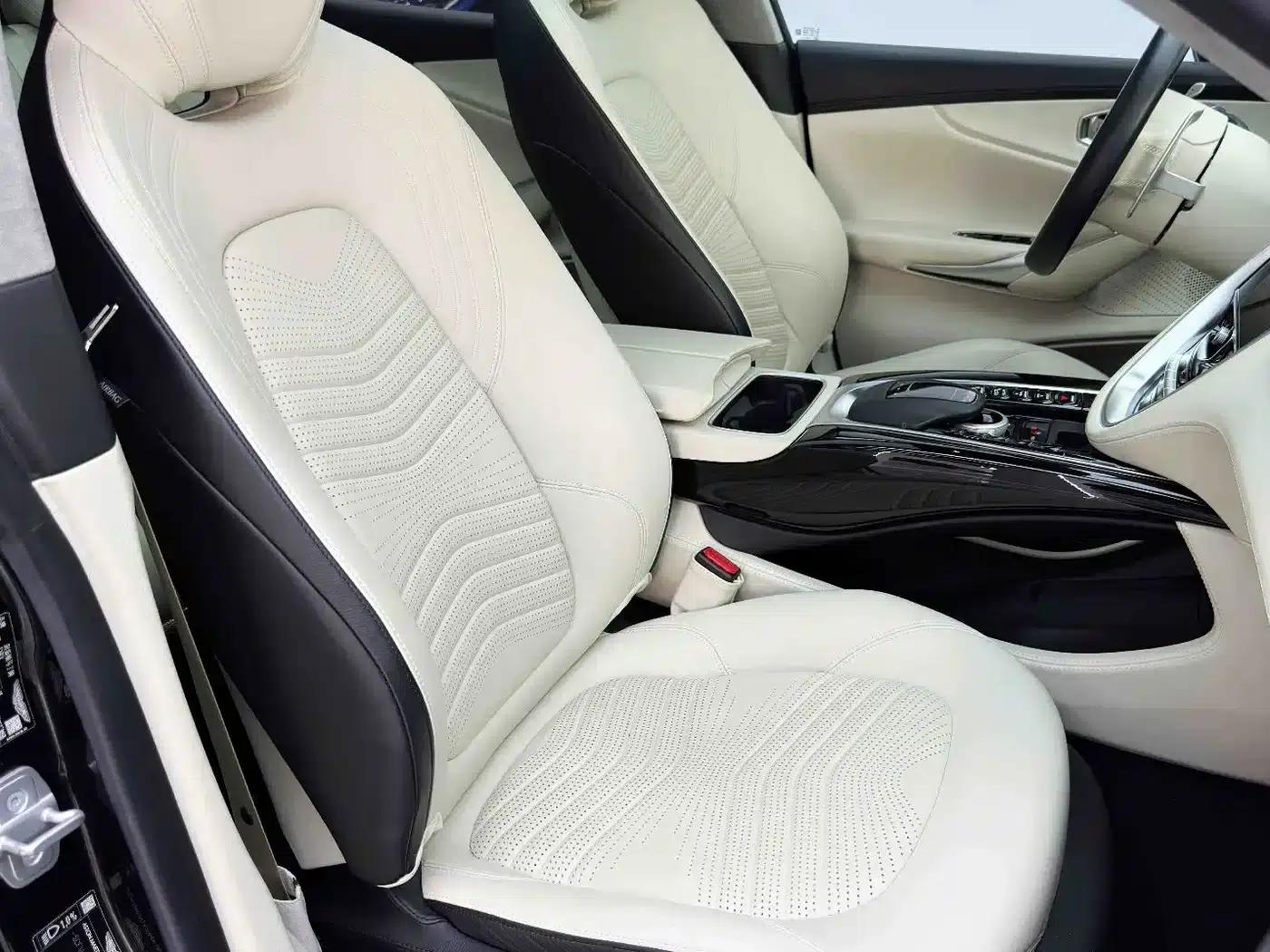 Aston Martin DBX 2020 4.0T V8 — миниатюра 8