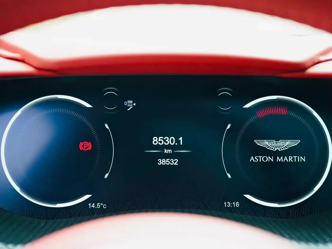Aston Martin DBX 2022 3.0T STRAIGHT-SIX — миниатюра 12
