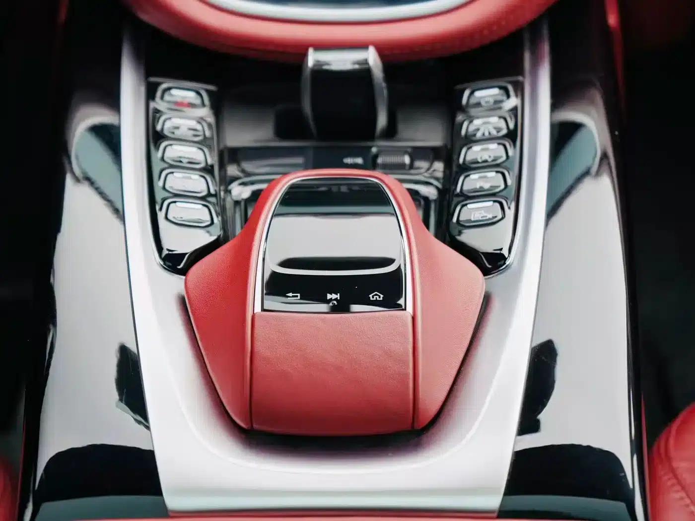 Aston Martin DBX 2022 3.0T STRAIGHT-SIX — миниатюра 13