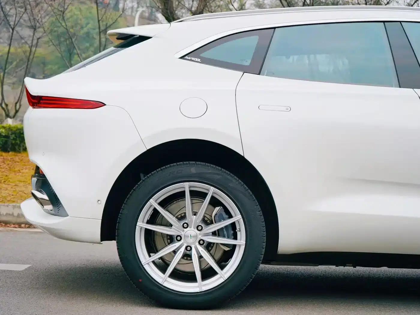 Aston Martin DBX 2022 3.0T STRAIGHT-SIX — миниатюра 7