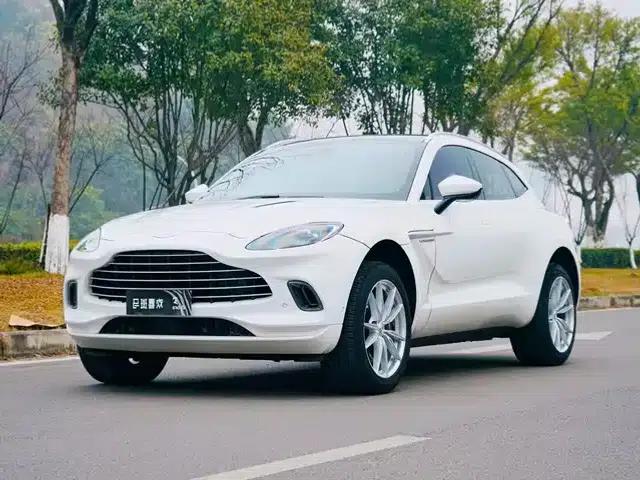 Aston Martin DBX 2022 3.0T STRAIGHT-SIX