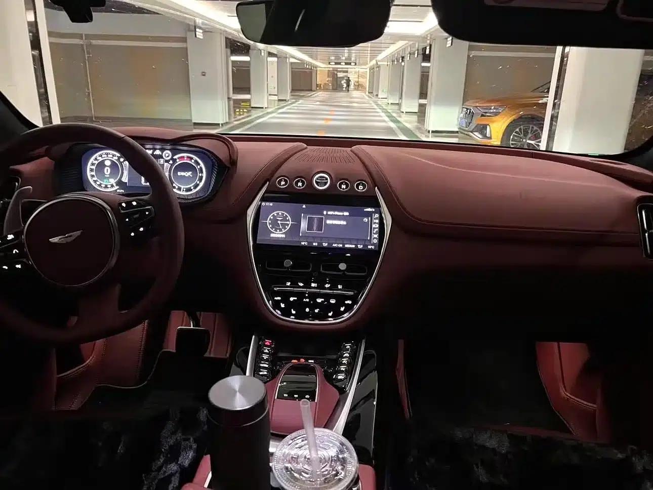 2022 Aston Martin DBX 4.0T V8 — миниатюра 2