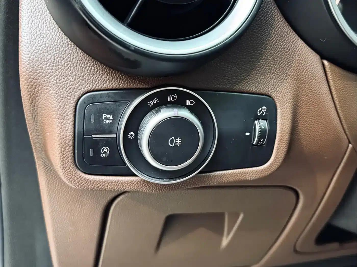 2017 Stelvio 2.0T 200HP Luxury Edition — миниатюра 12