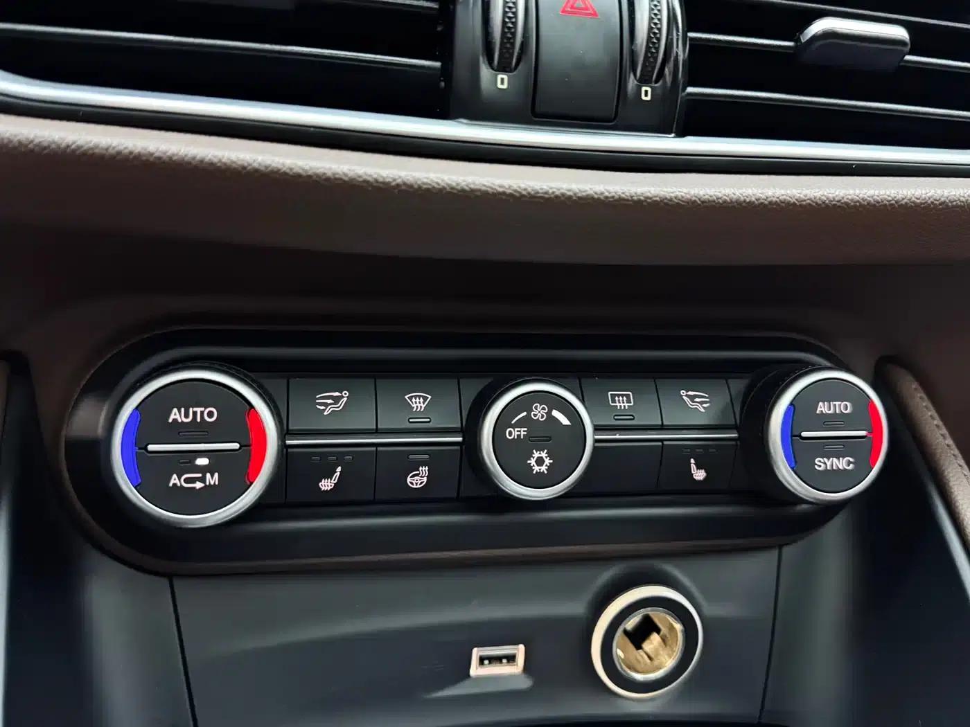 2017 Stelvio 2.0T 200HP Luxury Edition — миниатюра 15