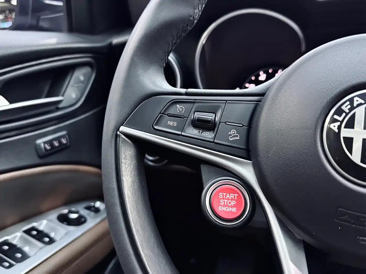 2017 Stelvio 2.0T 200HP Luxury Edition — миниатюра 20