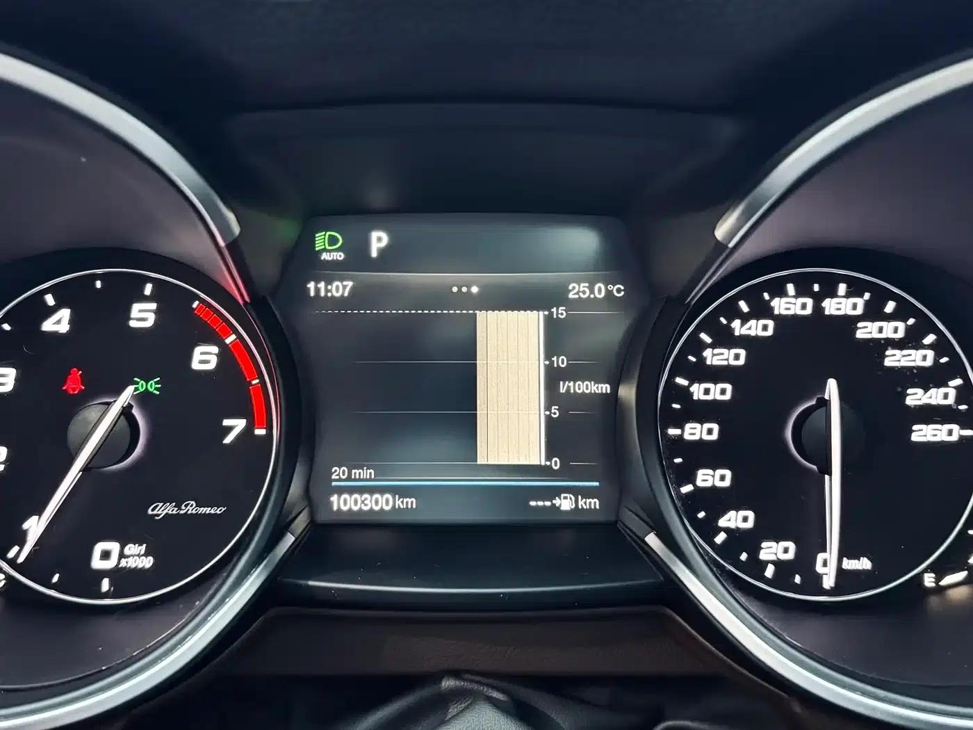 2017 Stelvio 2.0T 200HP Luxury Edition — миниатюра 22