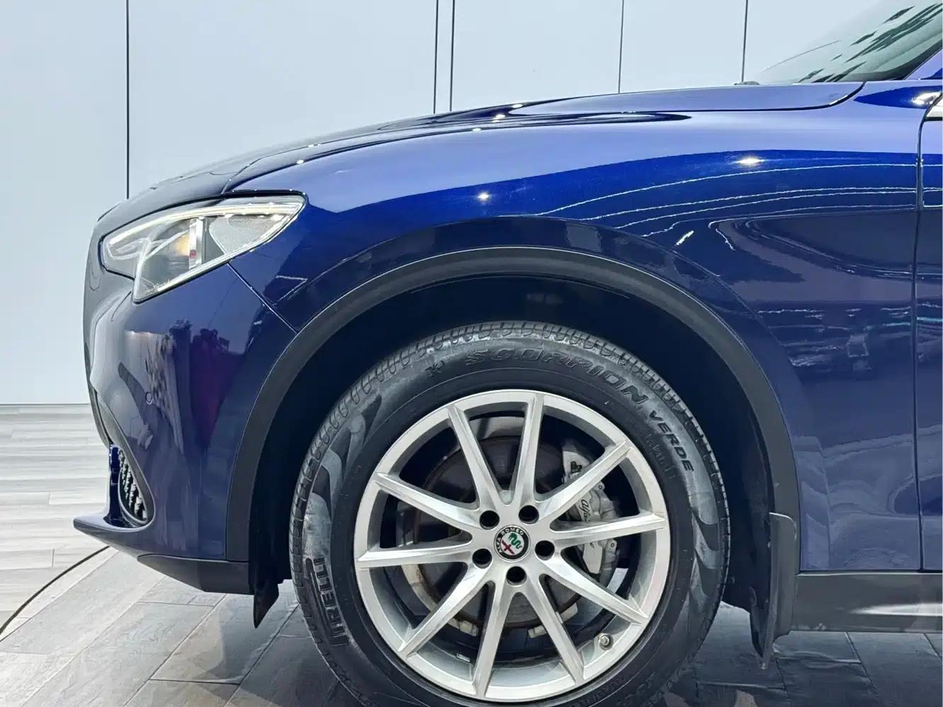 2017 Stelvio 2.0T 200HP Luxury Edition — миниатюра 24