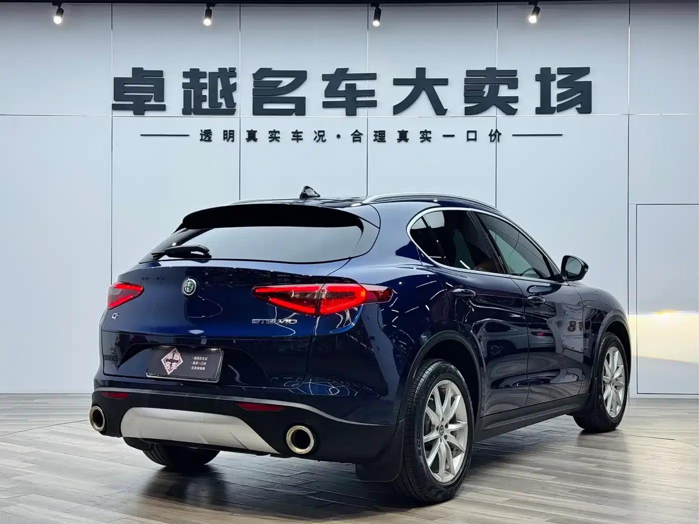 2017 Stelvio 2.0T 200HP Luxury Edition — миниатюра 28