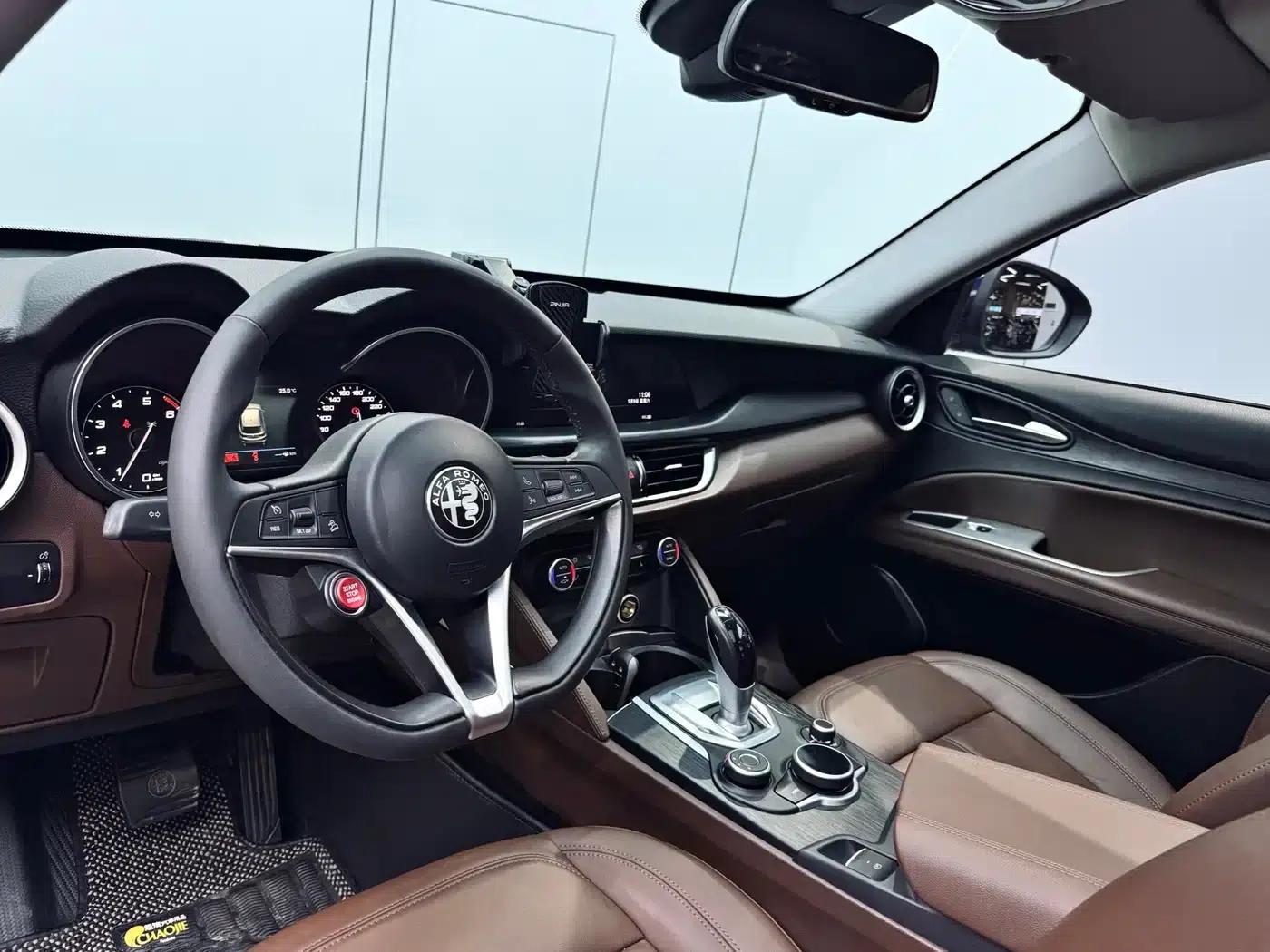 2017 Stelvio 2.0T 200HP Luxury Edition — миниатюра 29