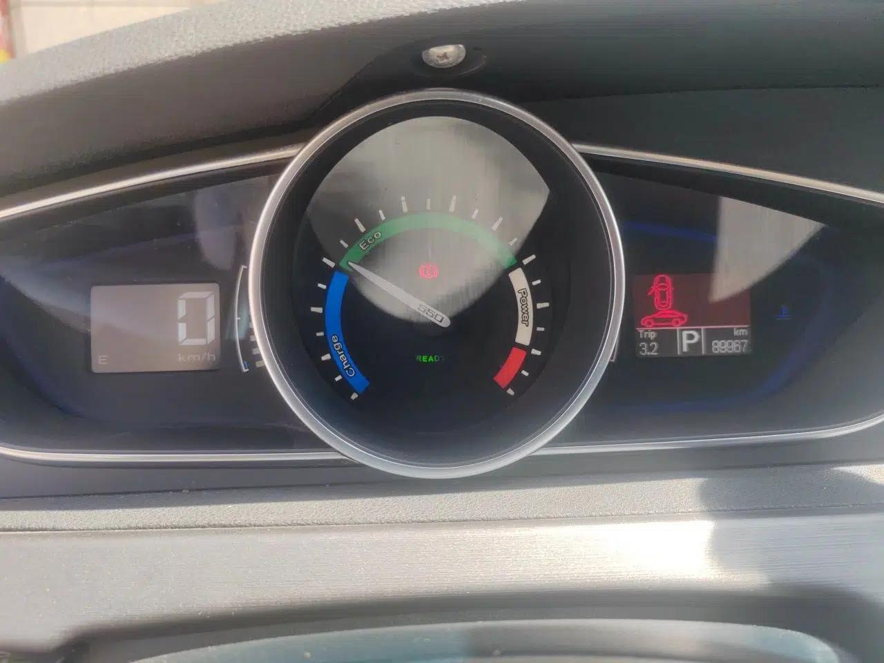 Roewe e550 2016 Deluxe Edition — миниатюра 12