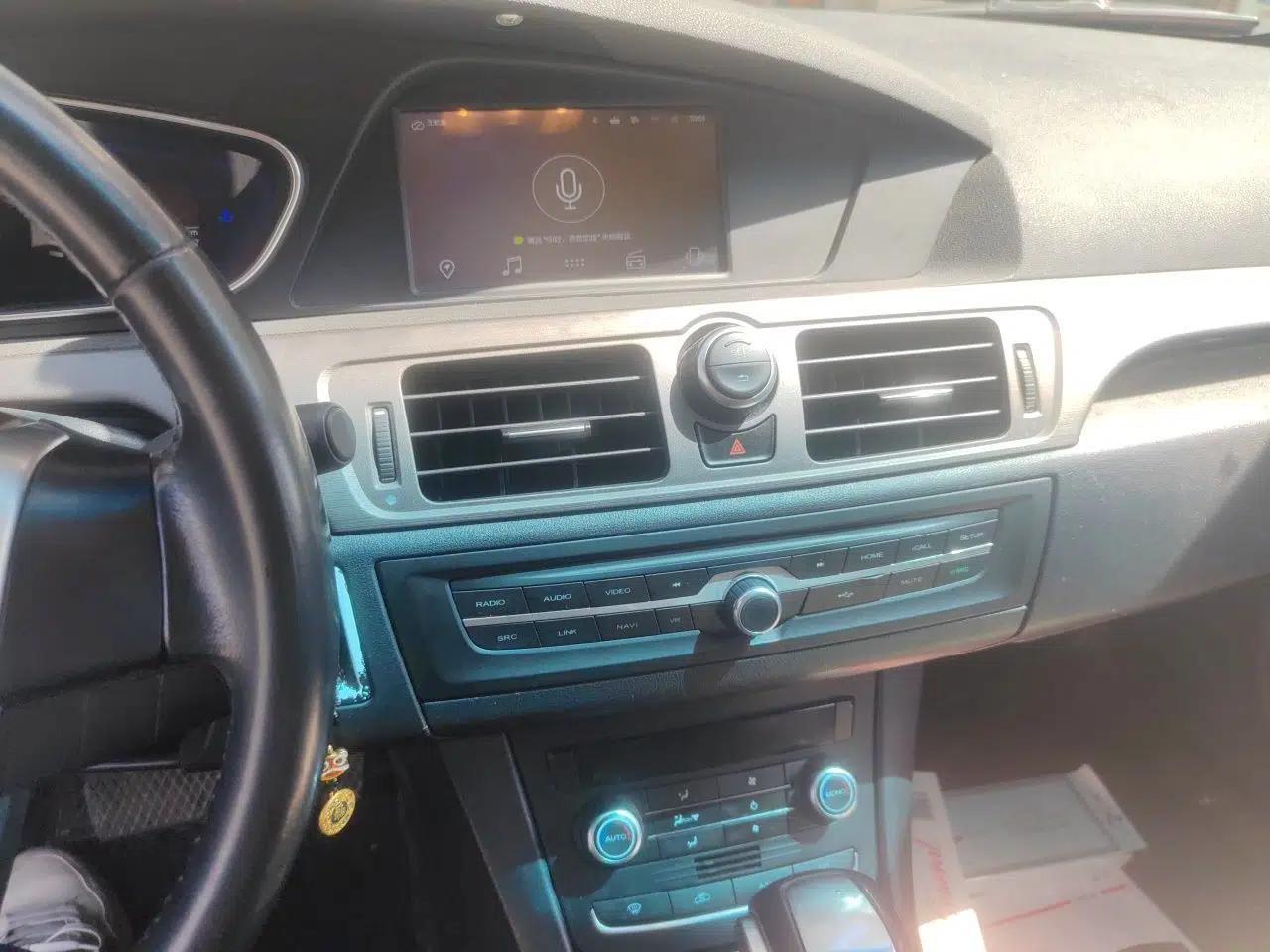 Roewe e550 2016 Deluxe Edition — миниатюра 14