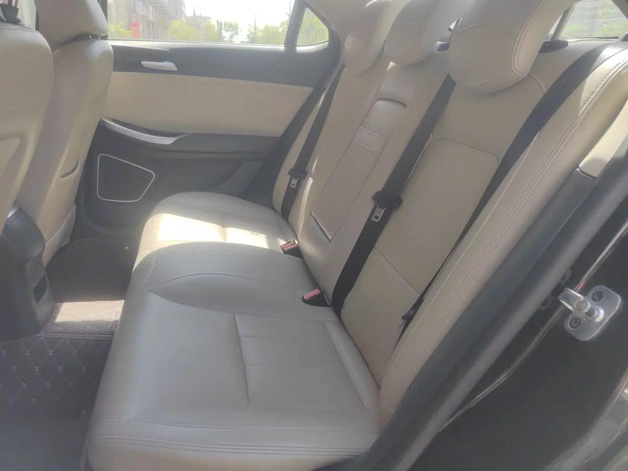 Roewe e550 2016 Deluxe Edition — миниатюра 18