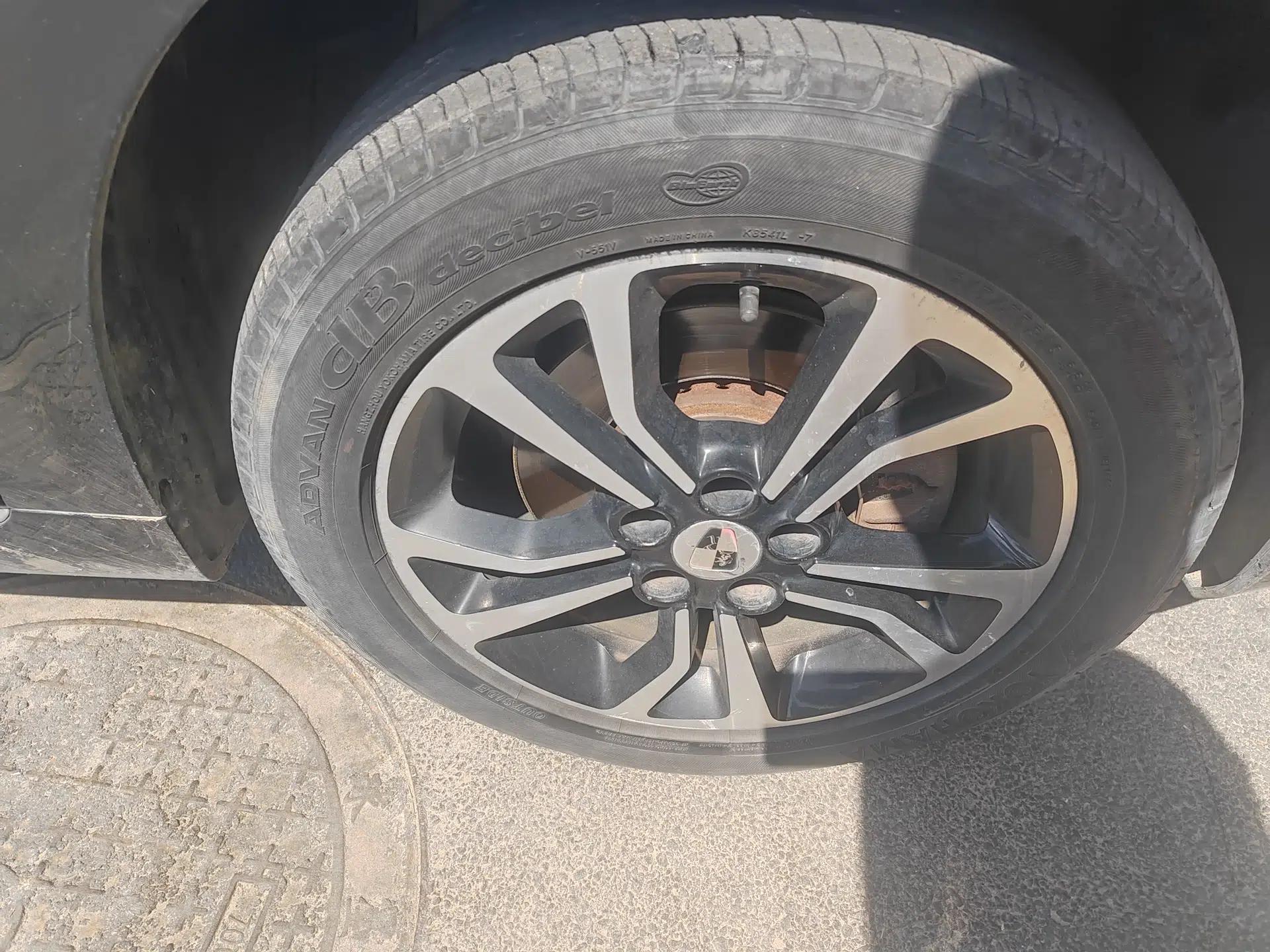 Roewe e550 2016 Deluxe Edition — миниатюра 8