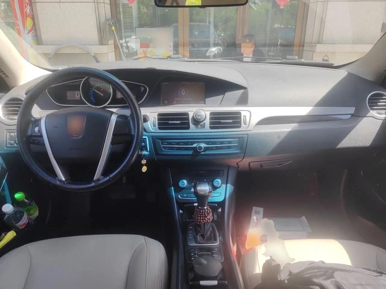Roewe e550 2016 Deluxe Edition — миниатюра 10