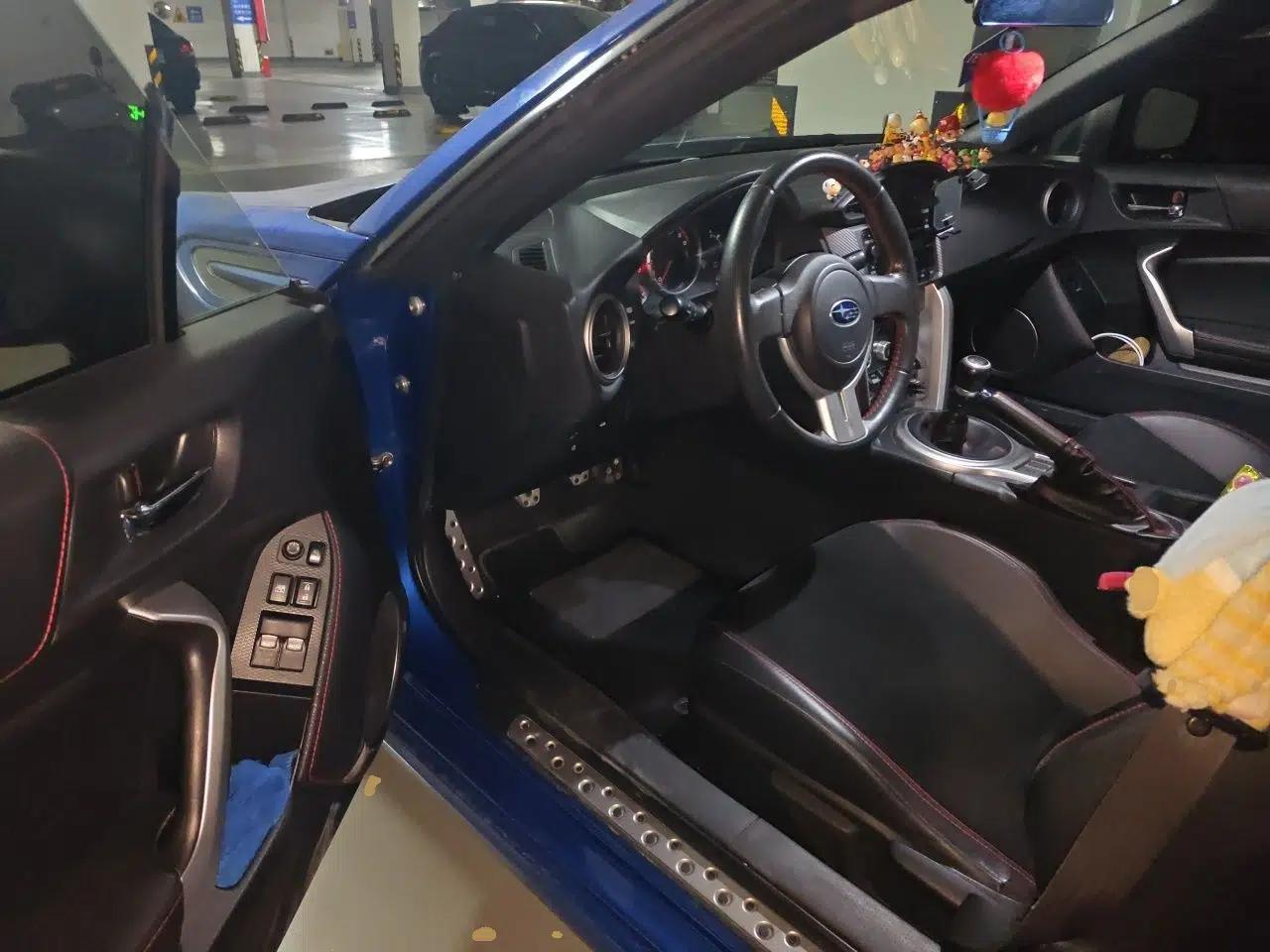 Subaru BRZ 2015 2.0i Manual Model — миниатюра 17