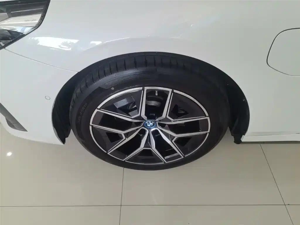 BMW i5 2025 eDrive 40L M Sport Package — миниатюра 23