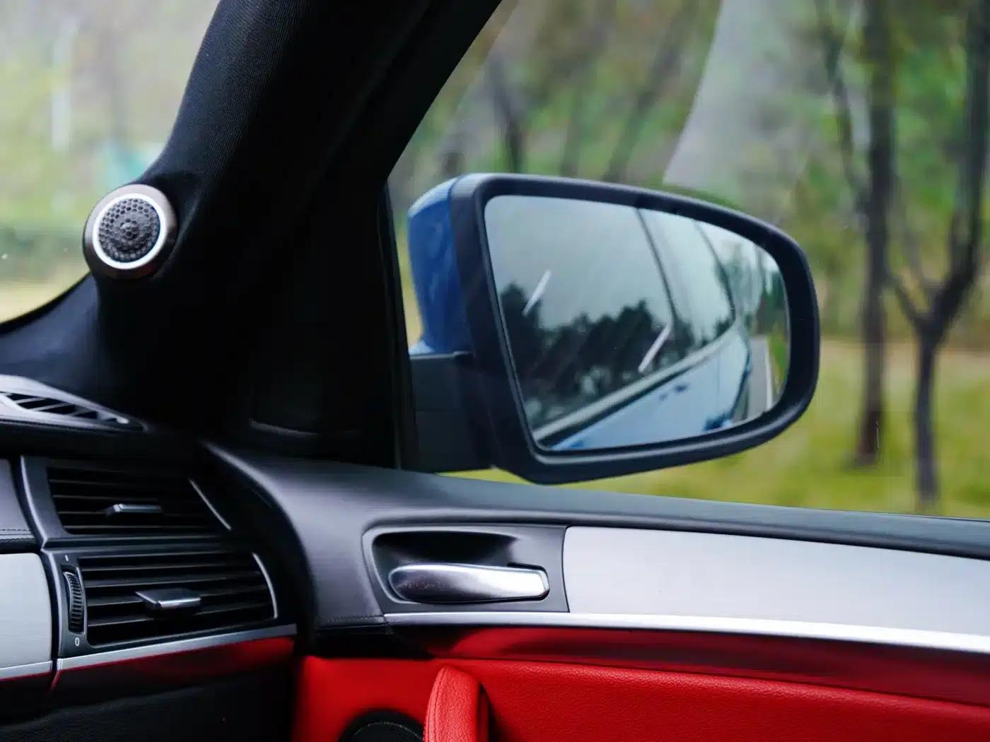 2010 BMW X6 M — миниатюра 12