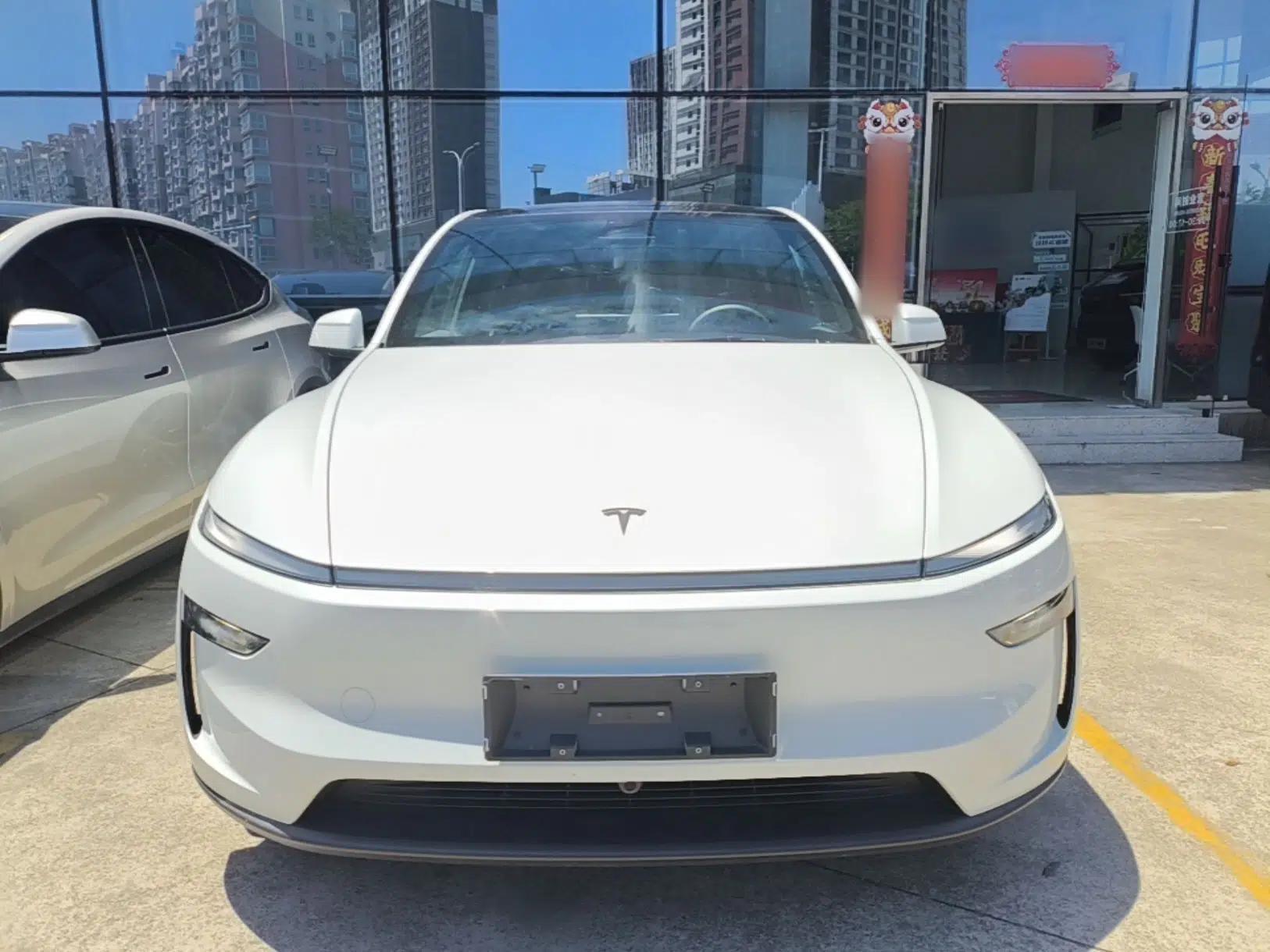 Tesla Model Y L 2025 Model Long-Range All-Wheel-Drive Version — миниатюра 2