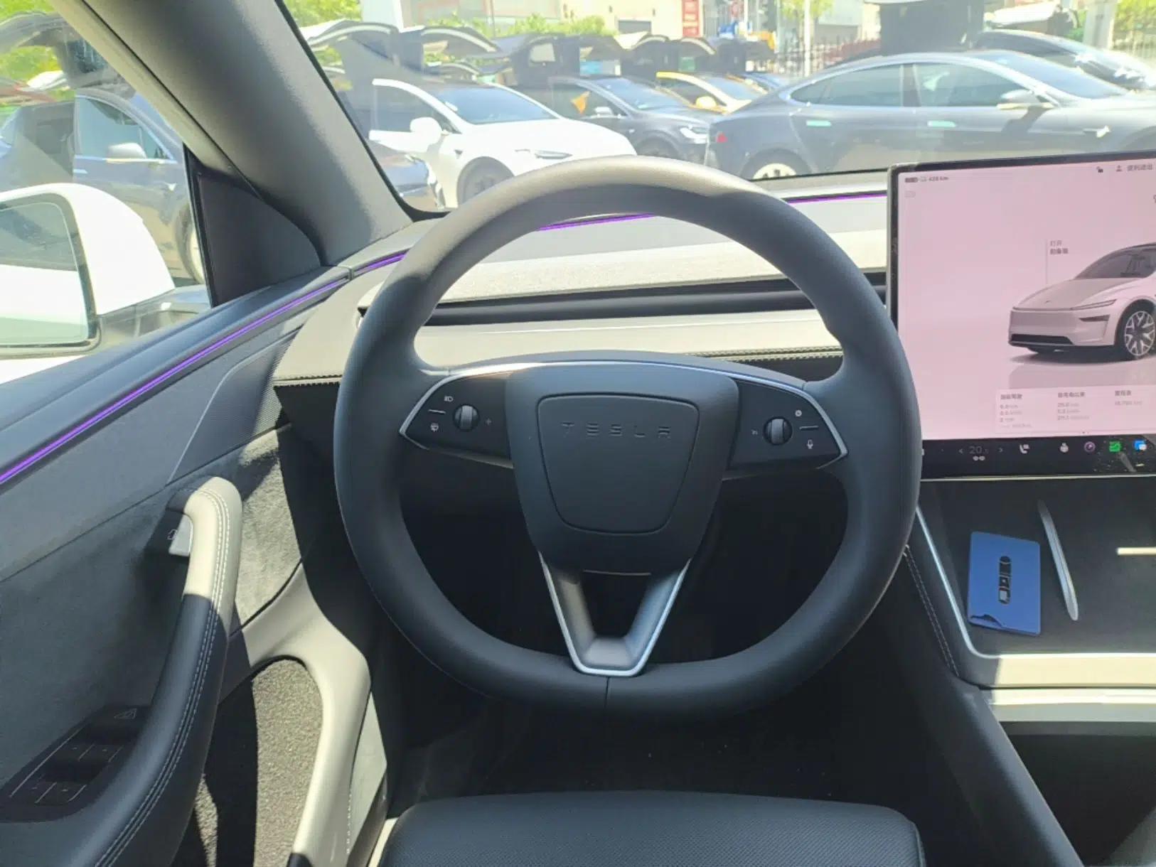 Tesla Model Y L 2025 Model Long-Range All-Wheel-Drive Version — миниатюра 14
