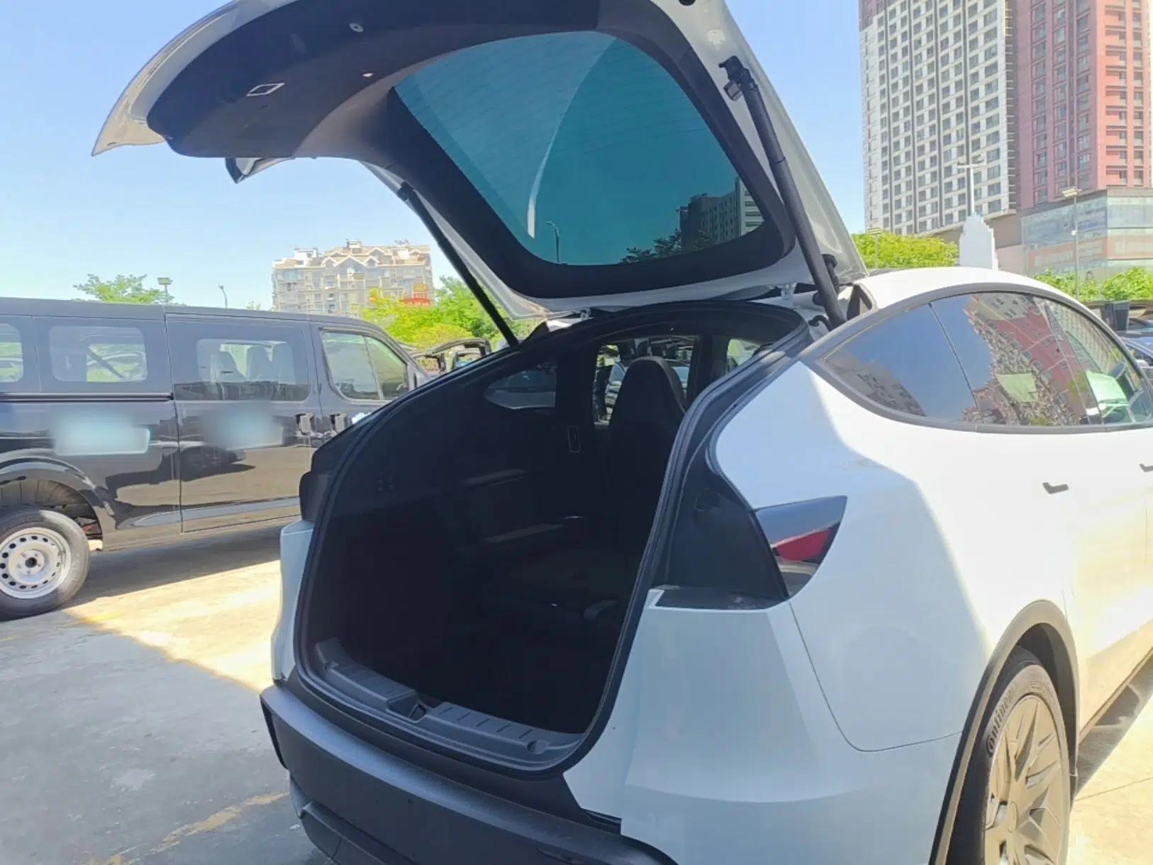 Tesla Model Y L 2025 Model Long-Range All-Wheel-Drive Version — миниатюра 22