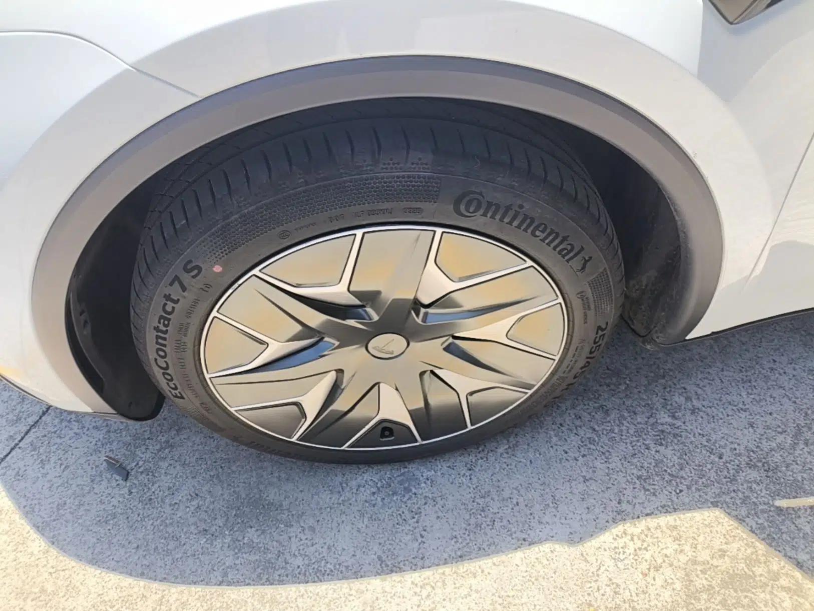Tesla Model Y L 2025 Model Long-Range All-Wheel-Drive Version — миниатюра 8