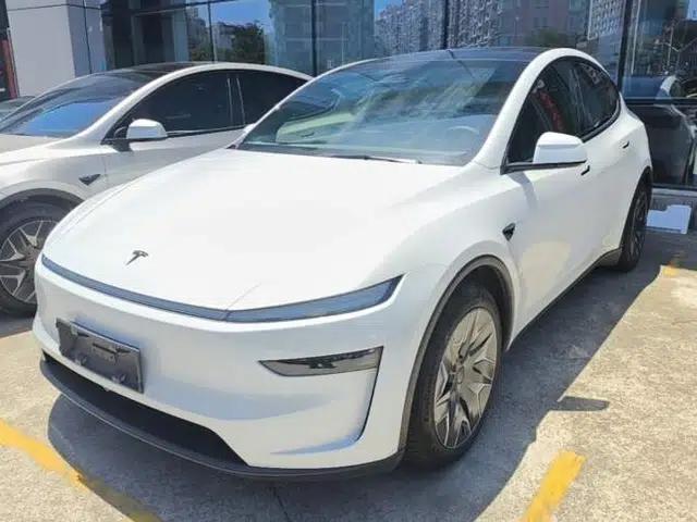 Tesla Model Y L 2025 Model Long-Range All-Wheel-Drive Version