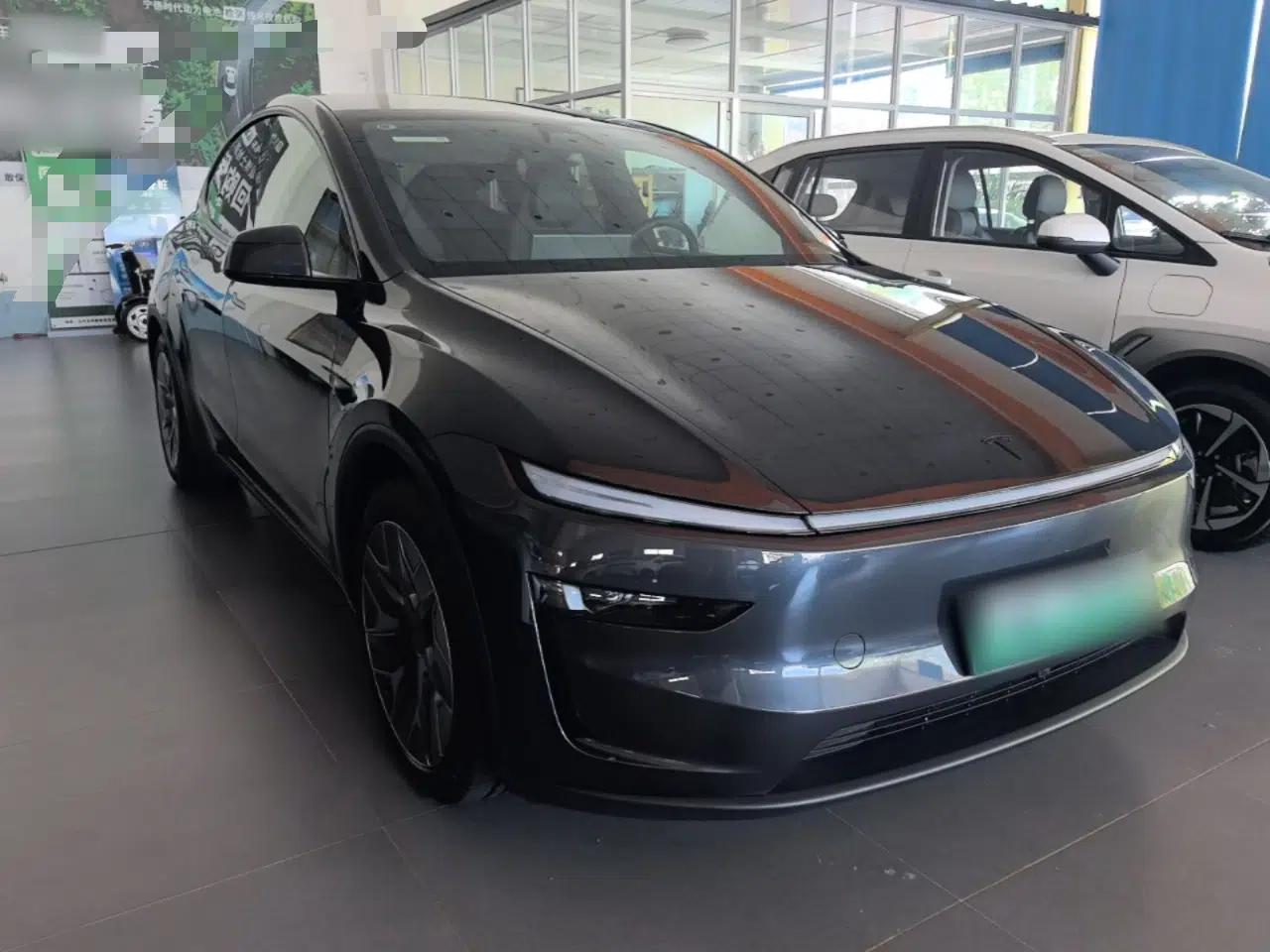 Tesla Model Y L 2025 Model Long-Range All-Wheel-Drive Version — миниатюра 3
