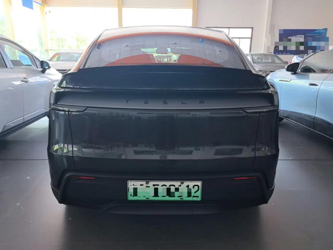 Tesla Model Y L 2025 Model Long-Range All-Wheel-Drive Version — миниатюра 5
