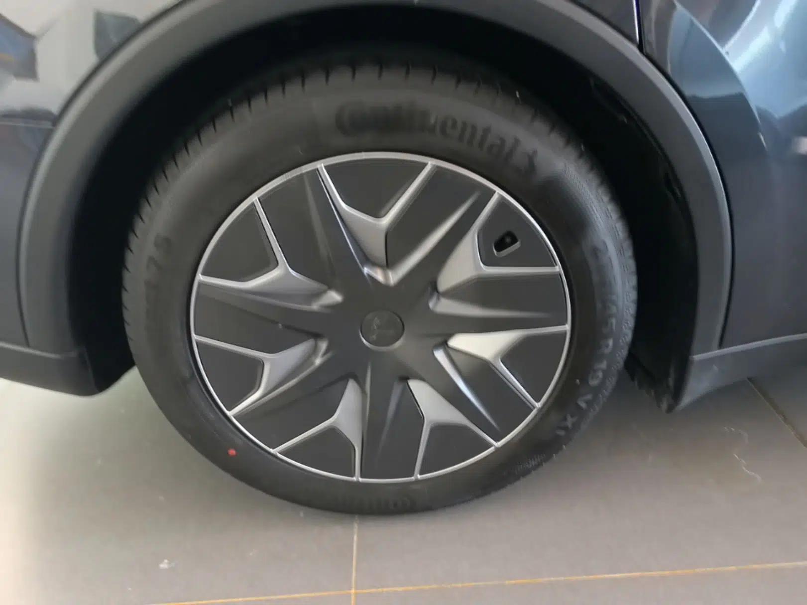 Tesla Model Y L 2025 Model Long-Range All-Wheel-Drive Version — миниатюра 10