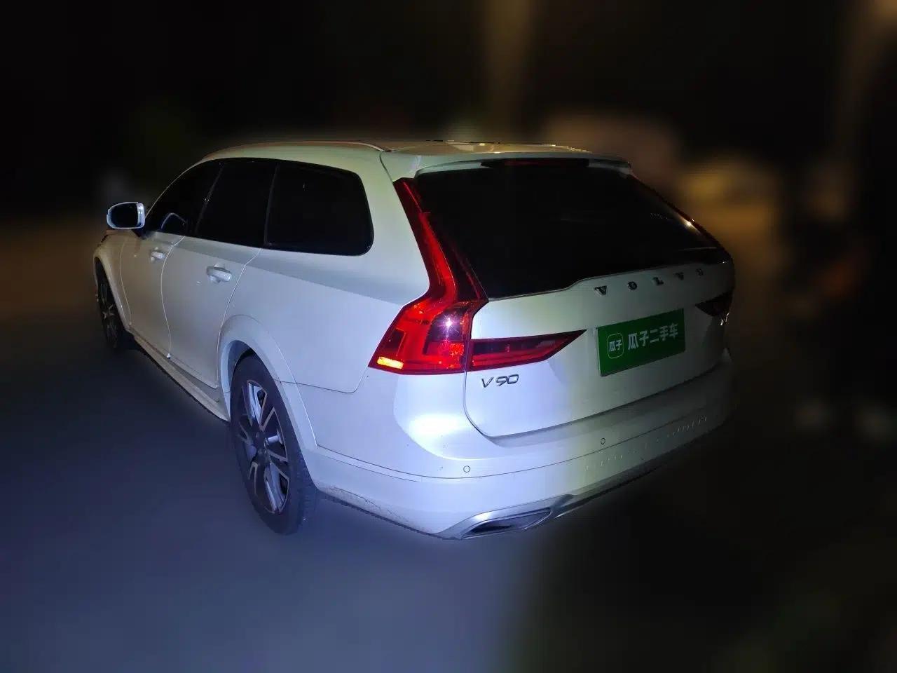 Volvo V90 2020 Cross Country T5 AWD Smart Range Edition — миниатюра 4