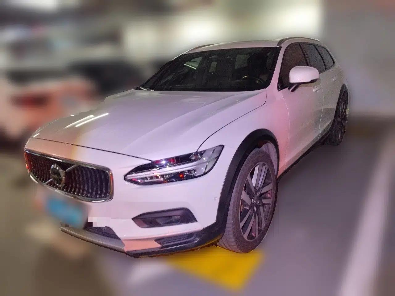 Volvo V90 2022 Cross Country B5 AWD Prestige Edition — миниатюра 1
