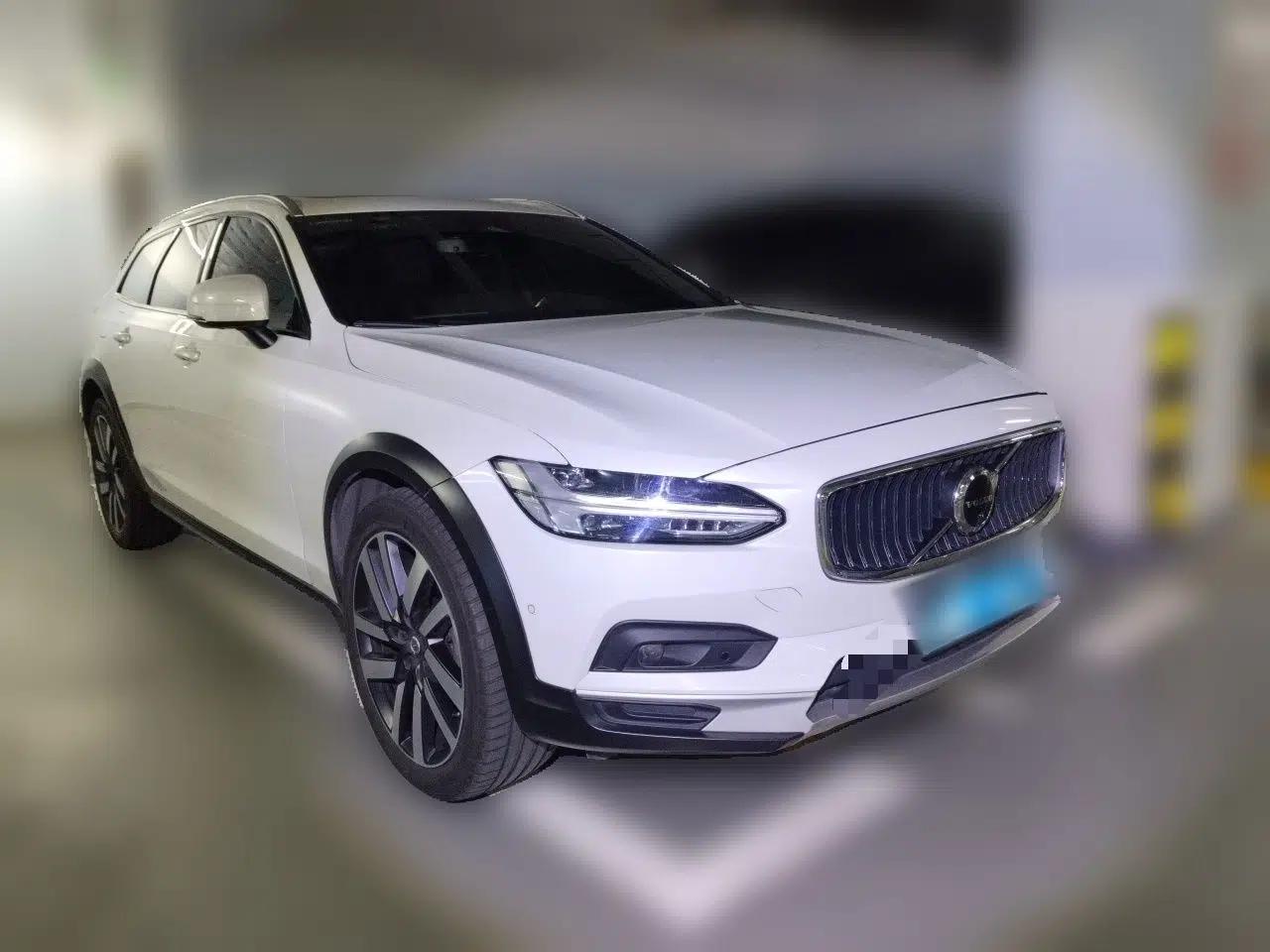 Volvo V90 2022 Cross Country B5 AWD Prestige Edition — миниатюра 3