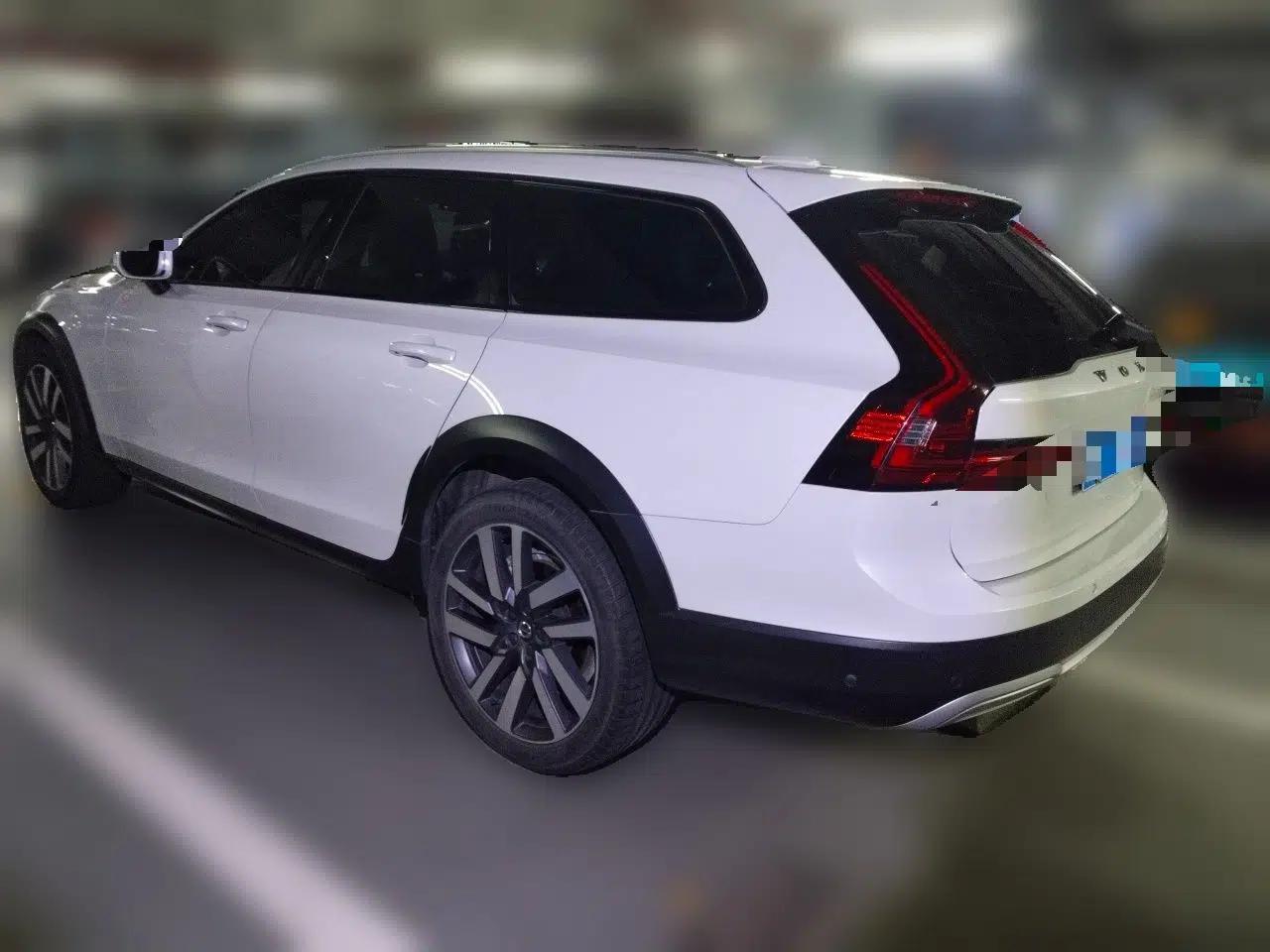 Volvo V90 2022 Cross Country B5 AWD Prestige Edition — миниатюра 4