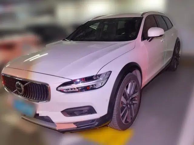 Volvo V90 2022 Cross Country B5 AWD Prestige Edition