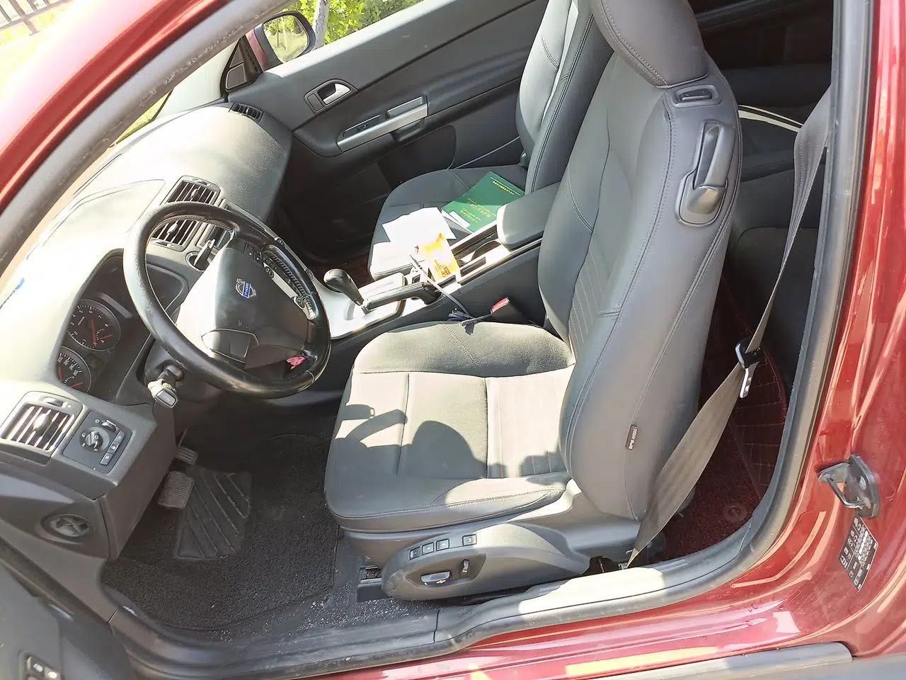 Volvo C30 2011 2.0 ZhiShang Edition — миниатюра 16