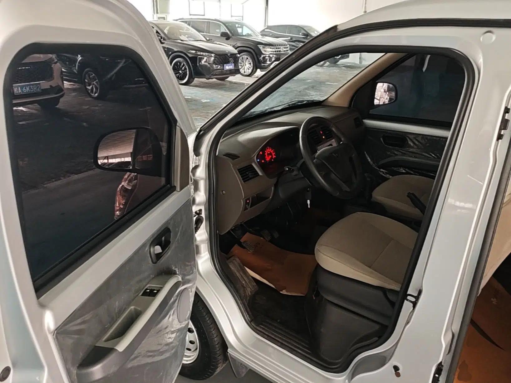 Wuling Rongguang S 2023 1.5L Base Version 5/7 Seats — миниатюра 19