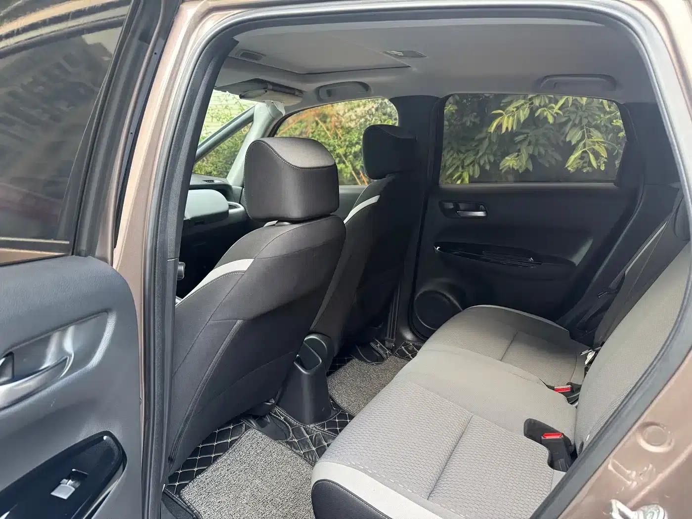 LIFE 2021 1.5L CVT CRO-S Fun Edition — миниатюра 8