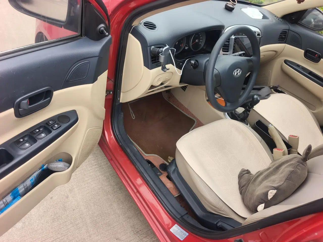 Hyundai Accent 2011 1.4 Manual Comfort Version — миниатюра 17
