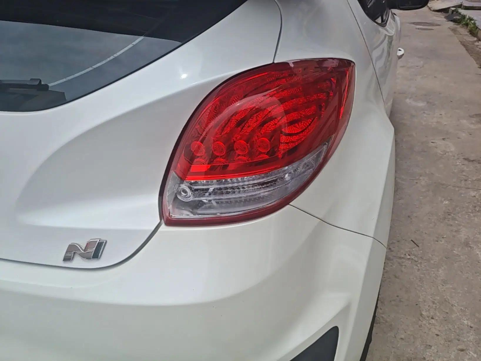 Hyundai Veloster 2012 1.6T Automatic Luxury Edition — миниатюра 7