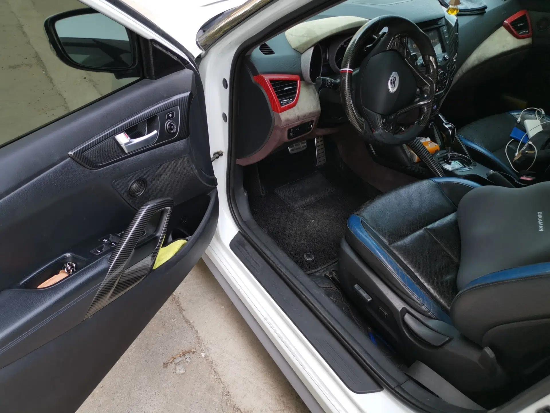 Hyundai Veloster 2012 1.6T Automatic Luxury Edition — миниатюра 17