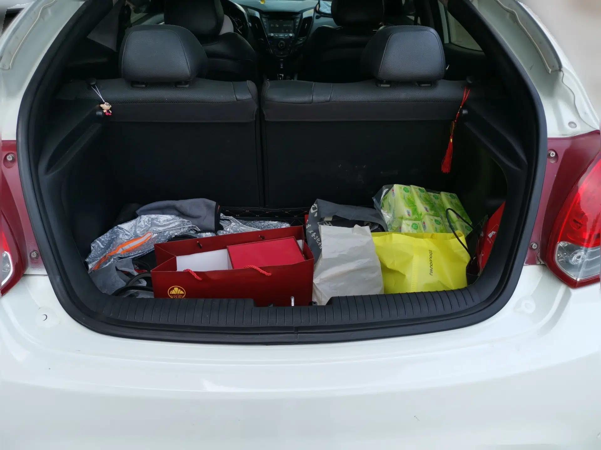 Hyundai Veloster 2012 1.6T Automatic Luxury Edition — миниатюра 20