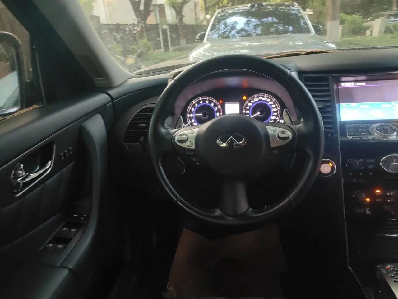 Infiniti QX70 2013 3.7L Standard Edition — миниатюра 11