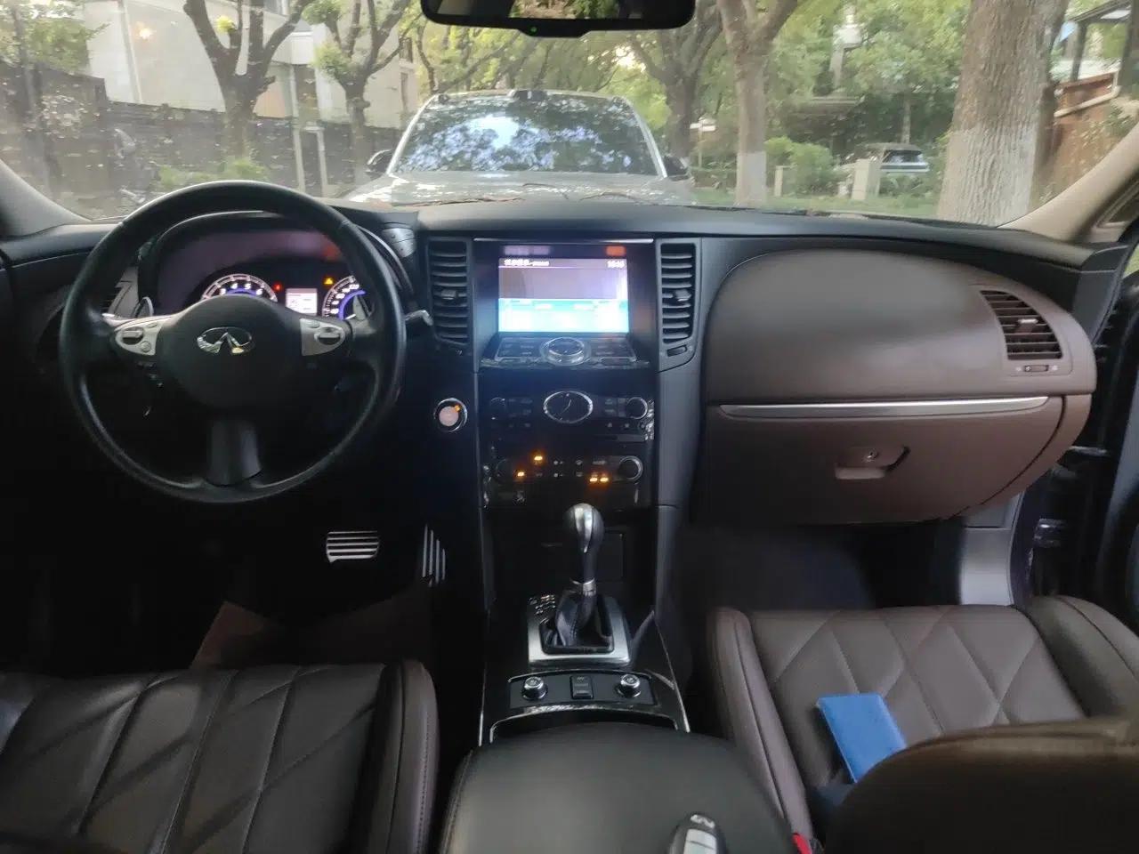 Infiniti QX70 2013 3.7L Standard Edition — миниатюра 10