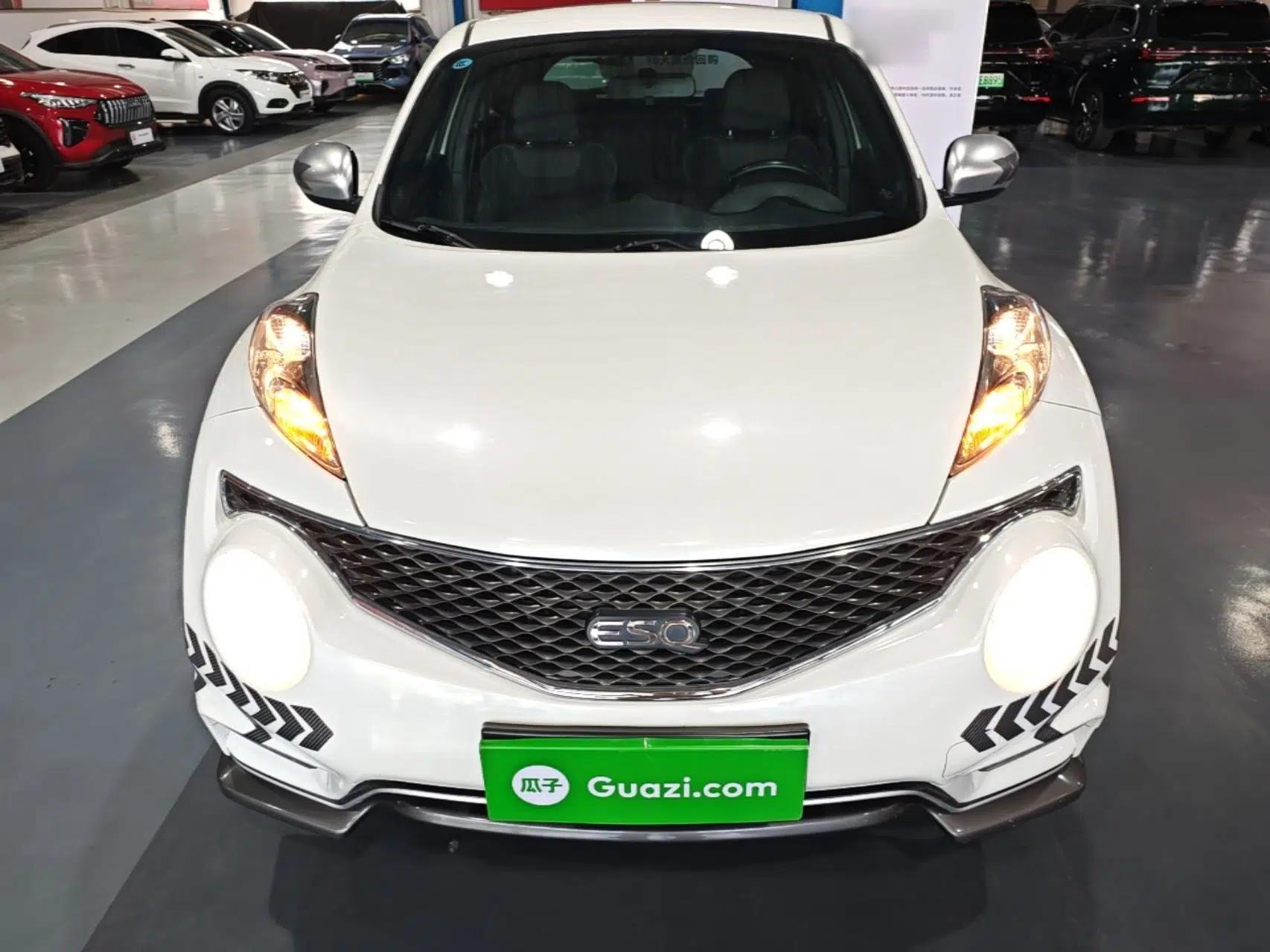 Infiniti ESQ 2014 1.6L Spontaneous Edition — миниатюра 2