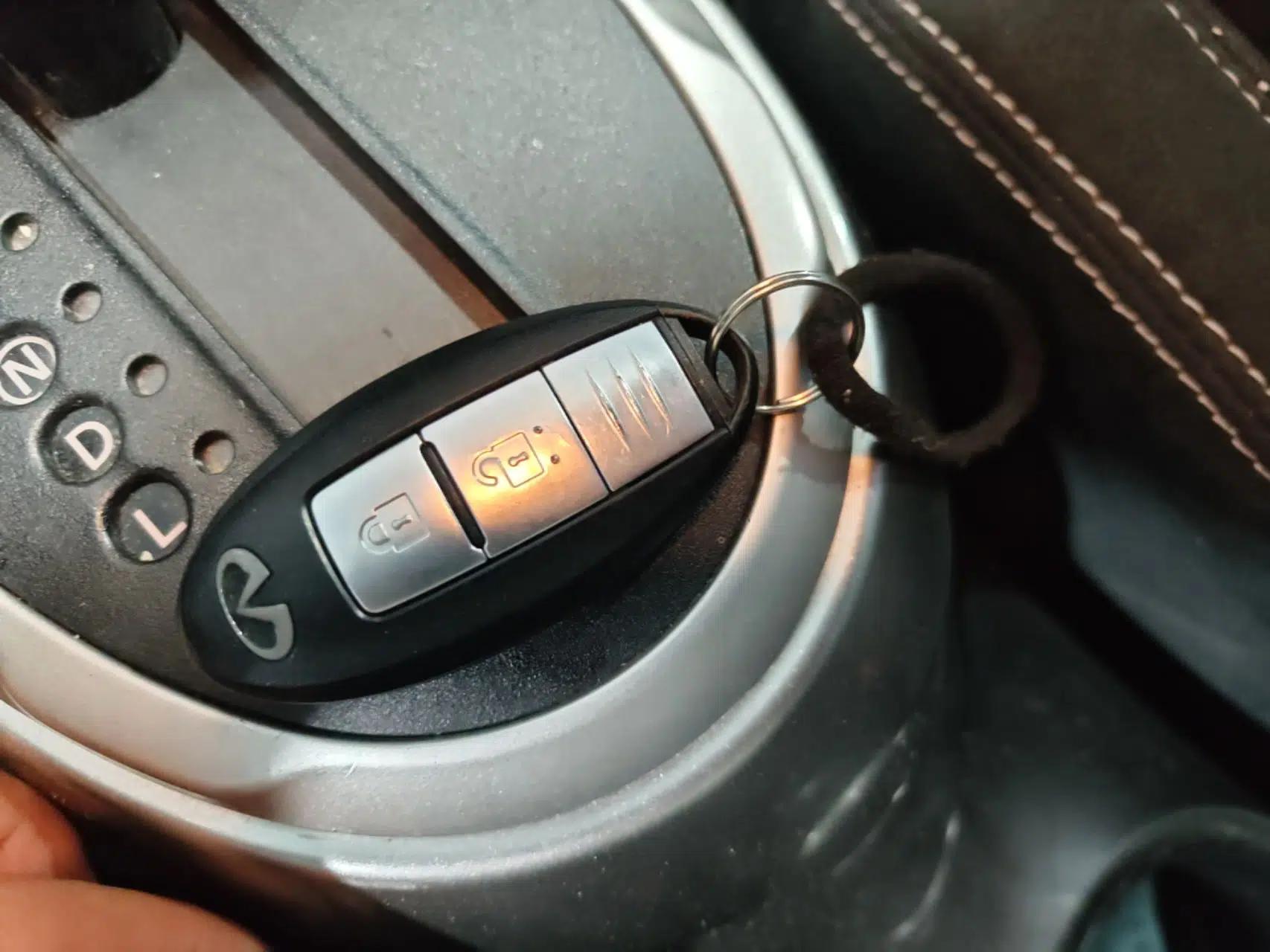 Infiniti ESQ 2014 1.6L Spontaneous Edition — миниатюра 12