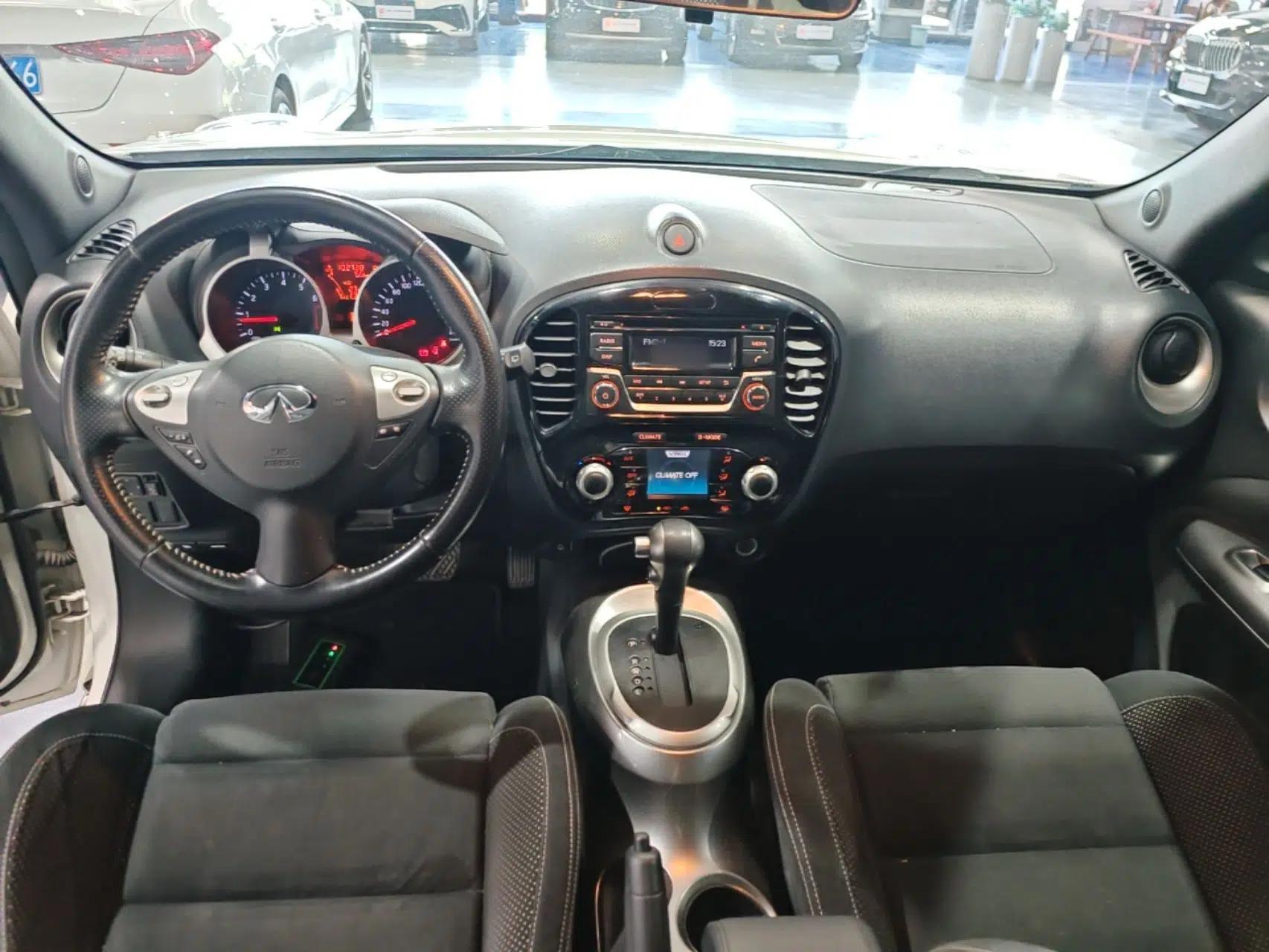 Infiniti ESQ 2014 1.6L Spontaneous Edition — миниатюра 13